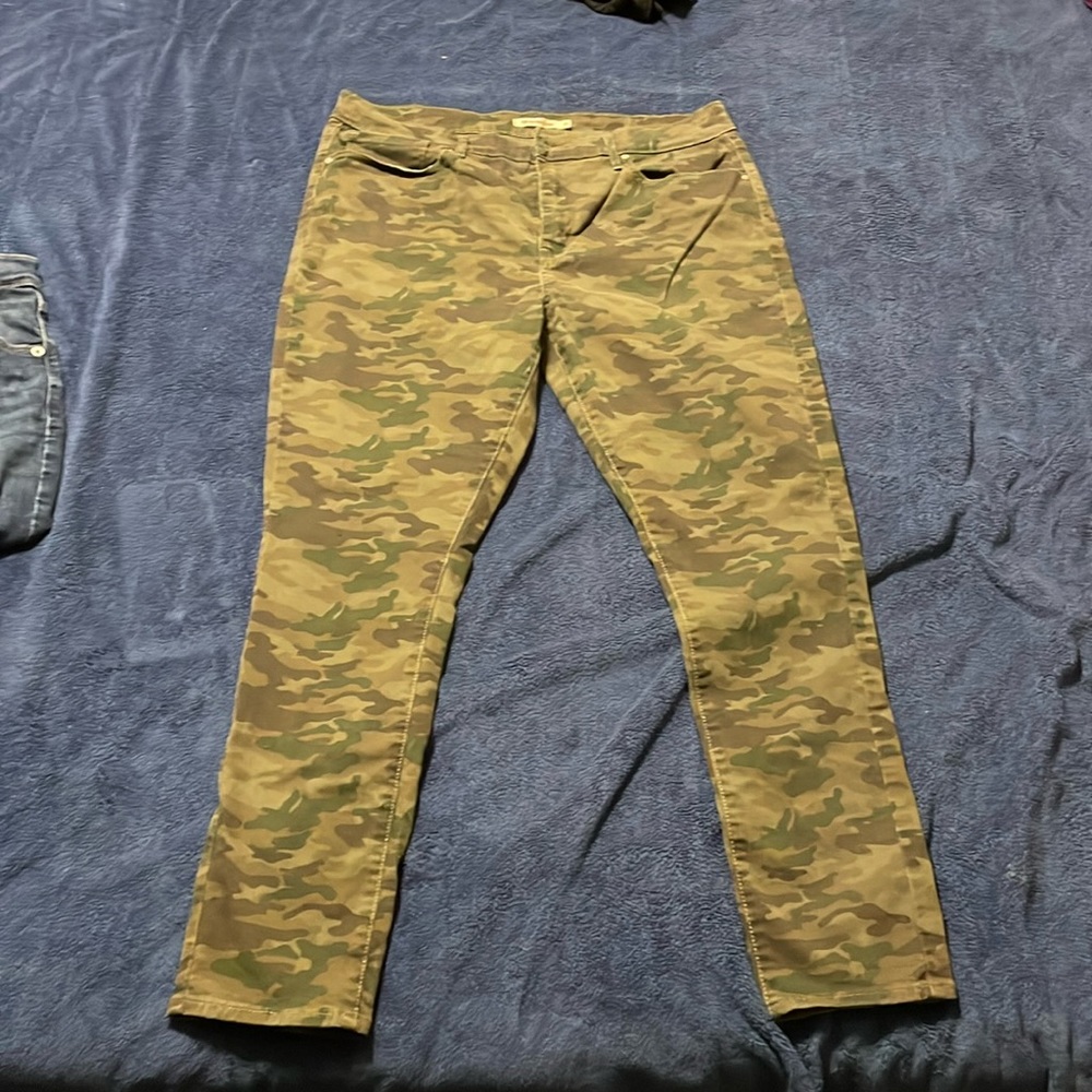 Levi Strauss & Co  721 camo jeans